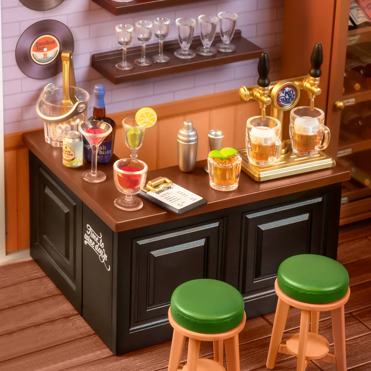 מיניאטורה | Leisurely Cheers Bar - Image 2
