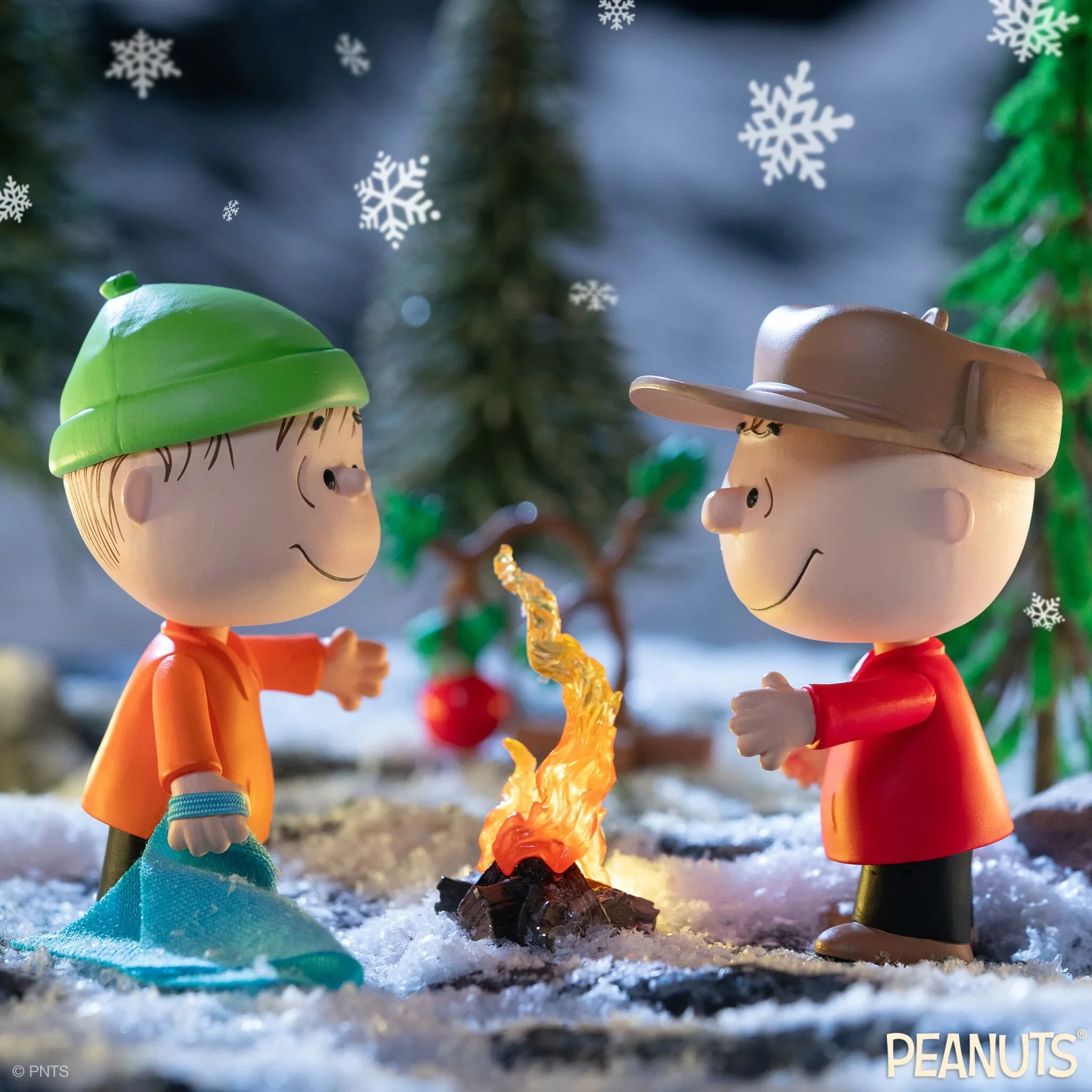 ריאקשן | Peanuts: Charlie Brown with Sad Christmas Tree and Linus (Holiday Box Set) - Image 6
