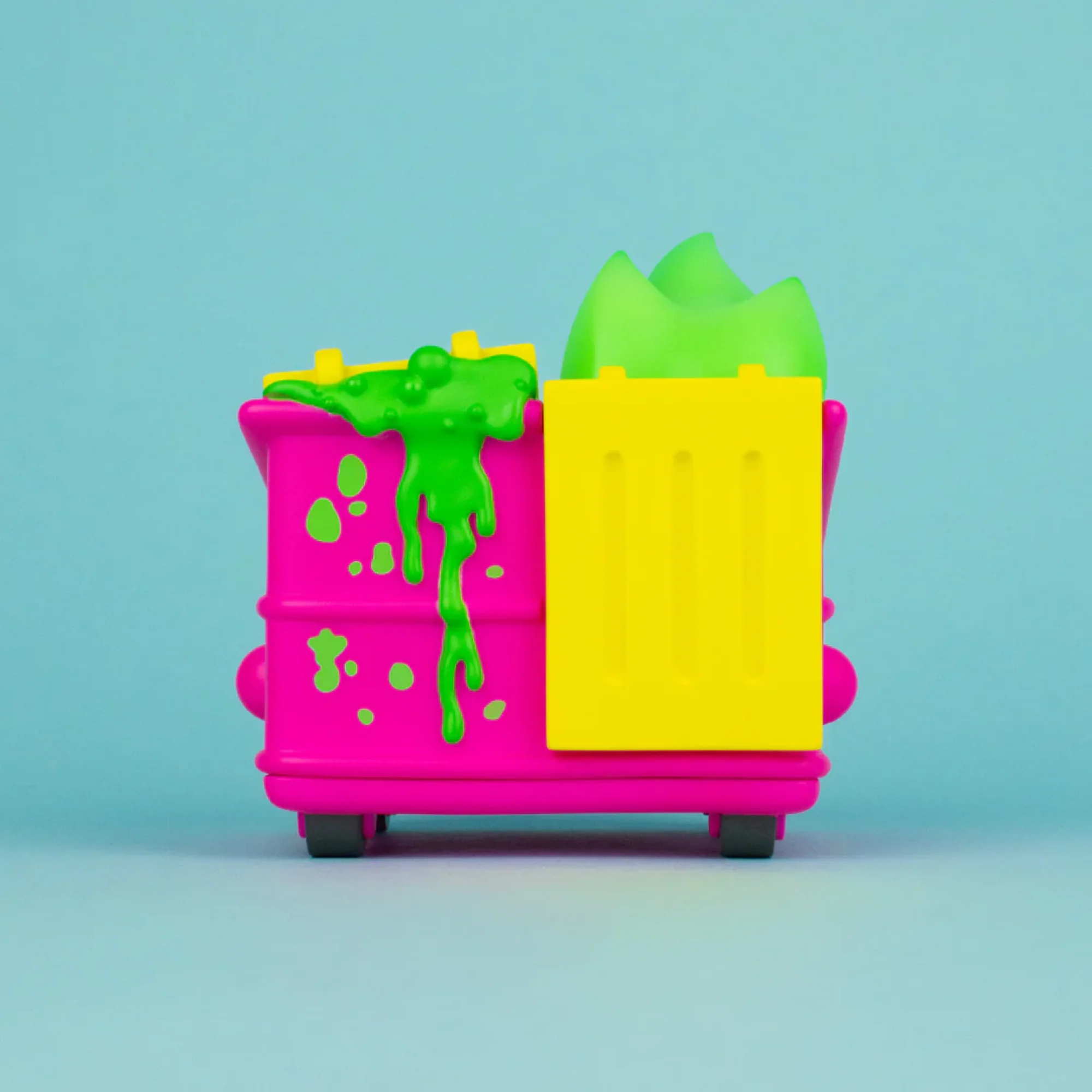 בובת אספנות | פסולת זרחנית - ורוד כימי - Dumpster Fire - Toxic Waste Vinyl Figure - Chemical Pink - Image 6